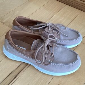 Skechers on the go GOGA Max Women's Tan boat shoes, women’s size 7